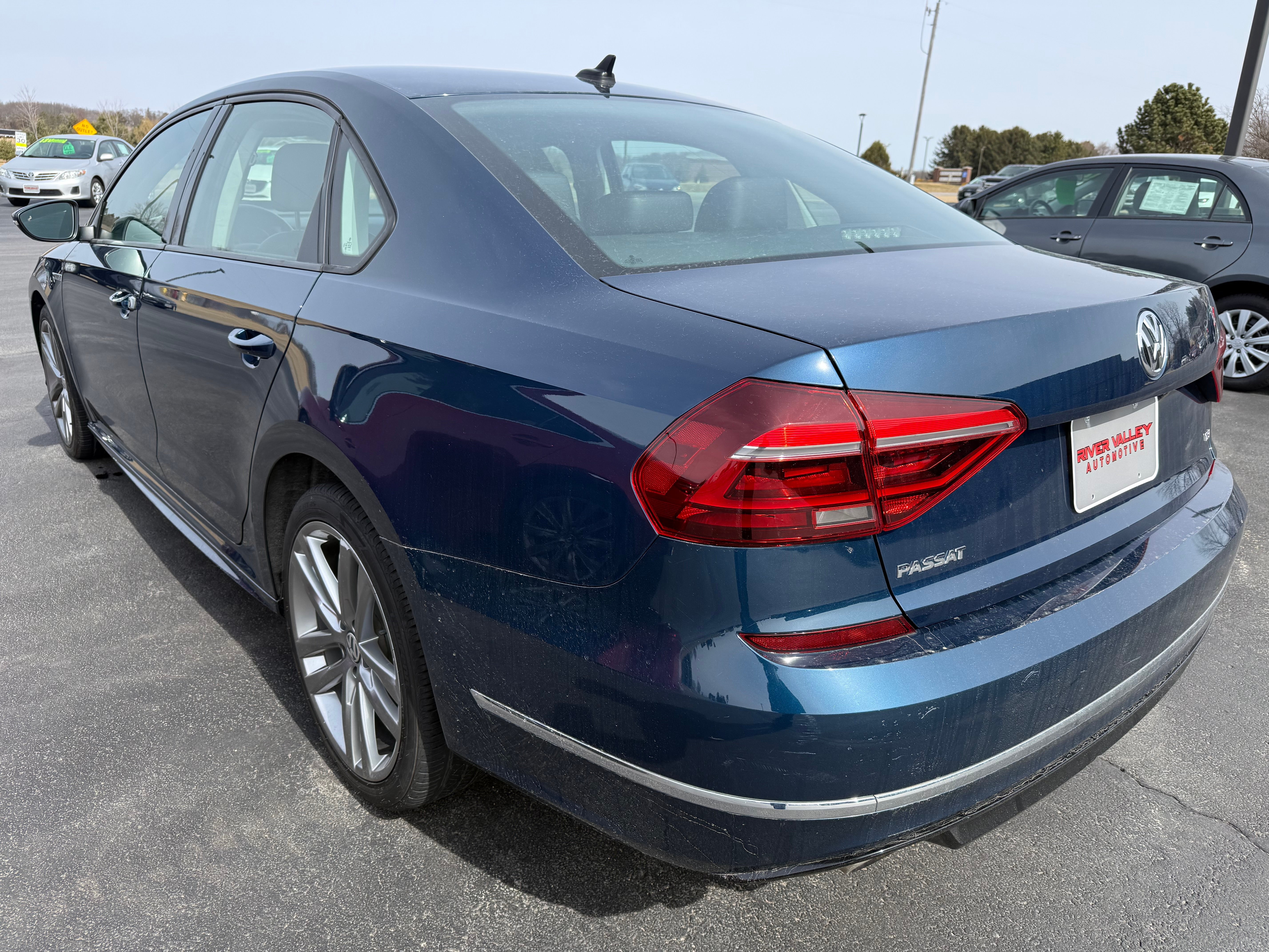 2018 Volkswagen Passat R-Line