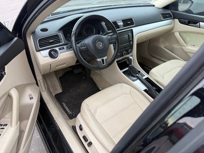 2012 Volkswagen Passat TDI SE w/Sunroof