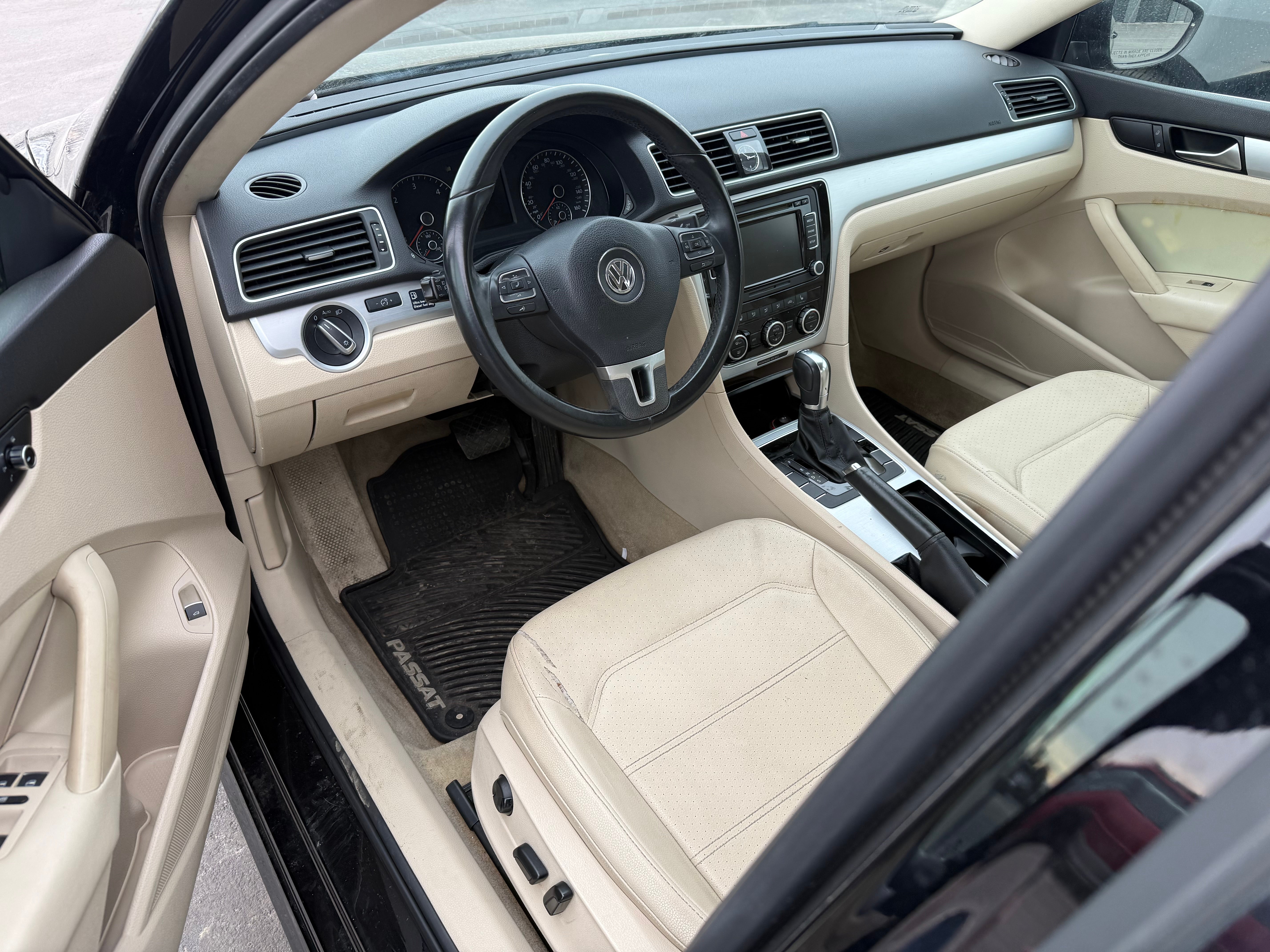 2012 Volkswagen Passat TDI SE w/Sunroof