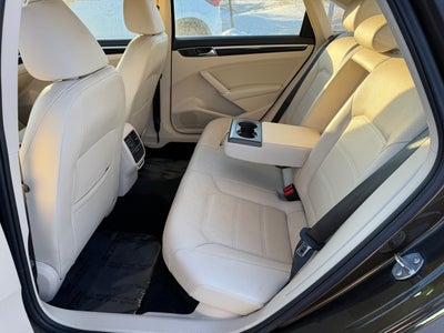 2019 Volkswagen Passat 2.0T SE R-Line