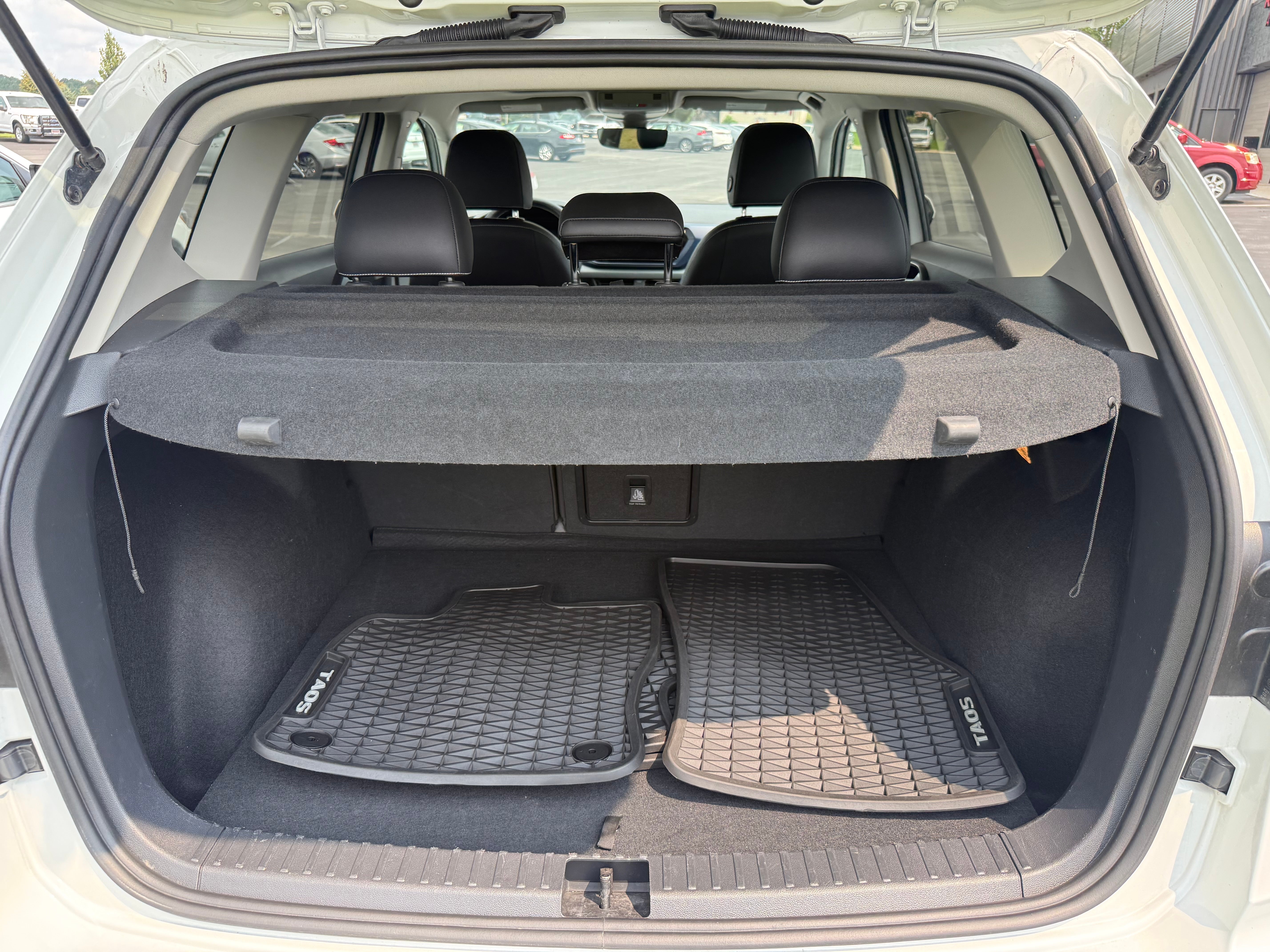 2023 Volkswagen Taos SE - Photo 9